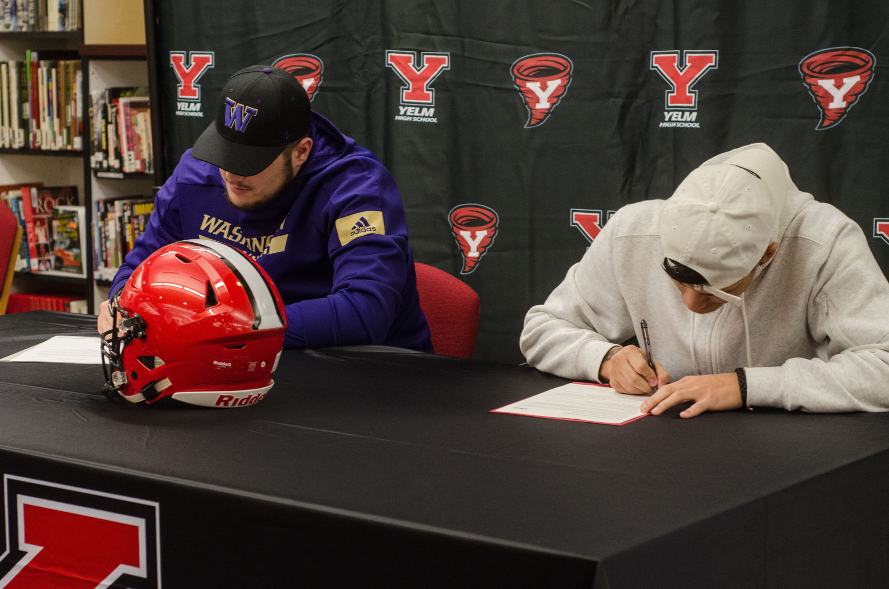 200213.sports.mcgannonsigning.er2.jpg